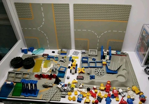 Vintage Legoland Space Lego Parts Lot With Minifigures Set Lot Used