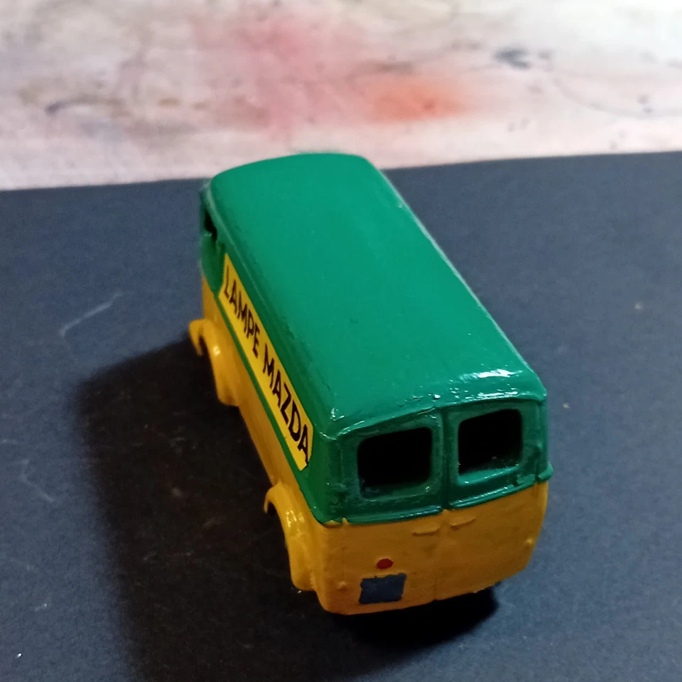 dinky toys Peugeot D3A fourgon miniature Lampe Mazda vert/jaune - Photo 3/4