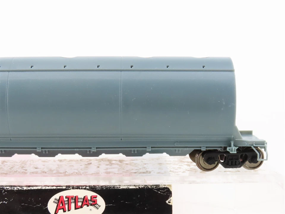 HO Scale Atlas #1950 Undecorated ACF 6 Bay Cylindrical Hopper - Image 3 of 4