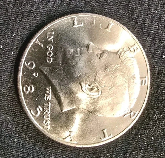 1985 D Kennedy Half Dollar Uncirculated US Mint - Image 3 of 4