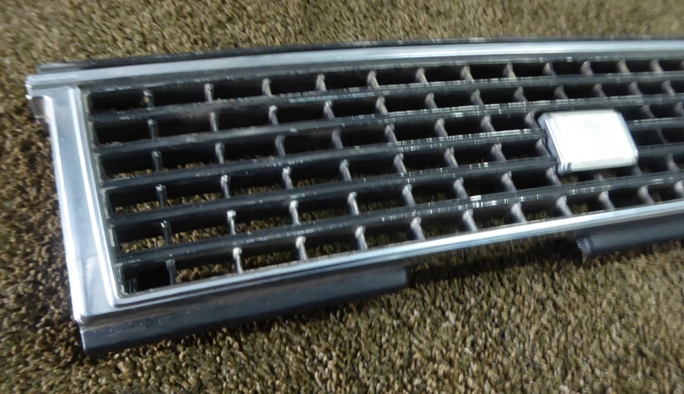 Toyota Cressida 1985 1986 1987 parrilla delantera montaje 53111-22260 OEM Foto 2 de 4