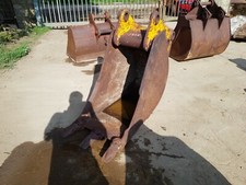 570mm Excavator Trenching Bucket suit 13 tonne 65mm x 300mm 440/520mm £500 + vat