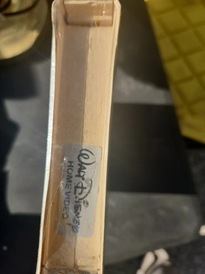 The Rescuers Down Under Disney Classic Black Diamond (VHS, 1991) see description - Image 3 of 4