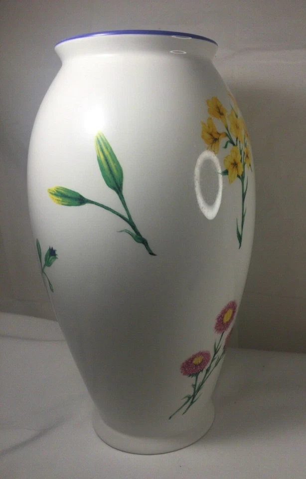 Jarrón de cerámica FTD hermosas flores fondo blanco 10,5” x 4” muy bonito Foto 3 de 4