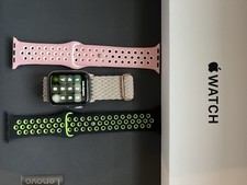 Apple Watch Series 5 40mm Grigio Siderale Cassa in Alluminio con 3 Cinturini