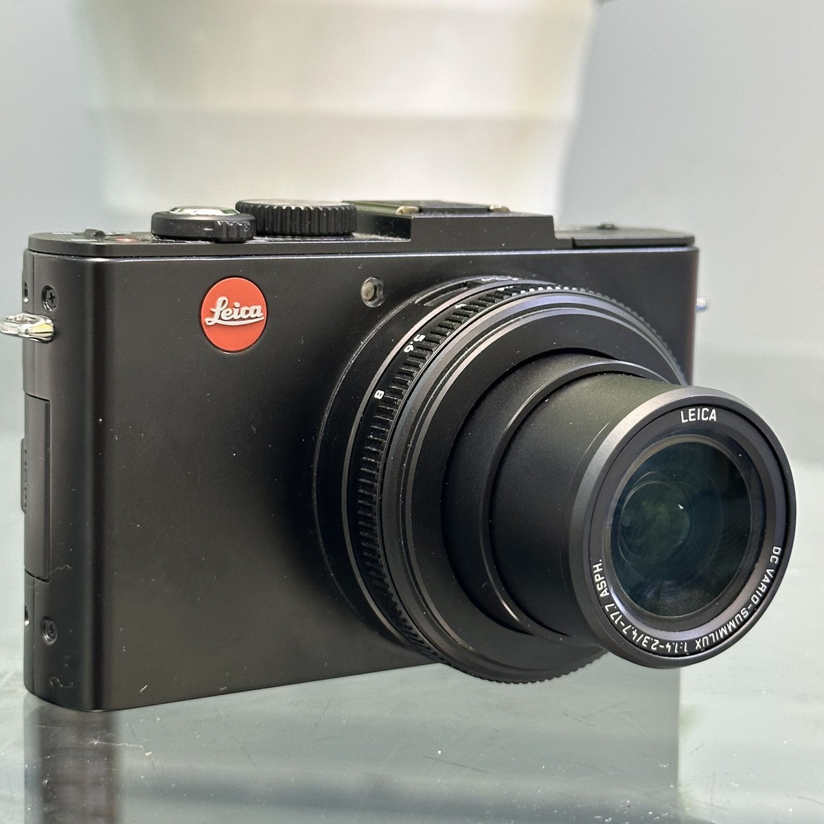 Leica D-LUX 6 Black 10.1 MP 3.8x Optical Zoom Compact Digital