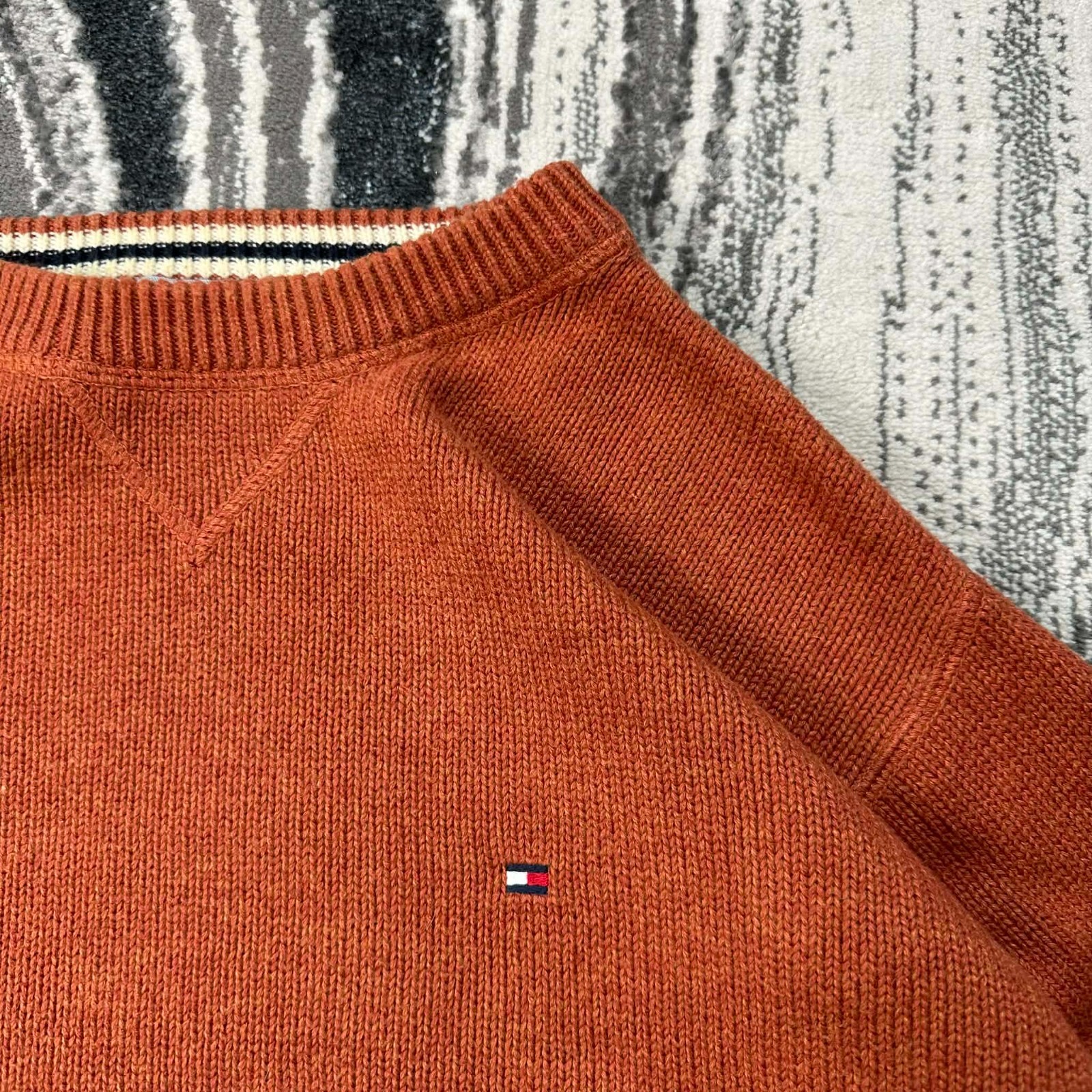 VTG Tommy Hilfiger 2000s Y2K Orange Oversized Medium Crew Neck Knitted Jumper image 2