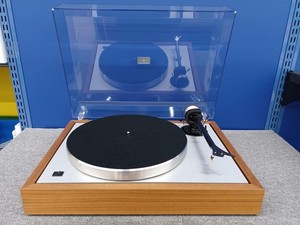 ProJect Der klassische Plattenspieler Walnuss Holzrahmen Riemenantrieb Audiop...