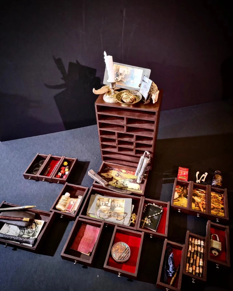 Mini gabinete Curiosity hecho de rarezas, artículos antiguos y antiguos! Foto 3 de 4