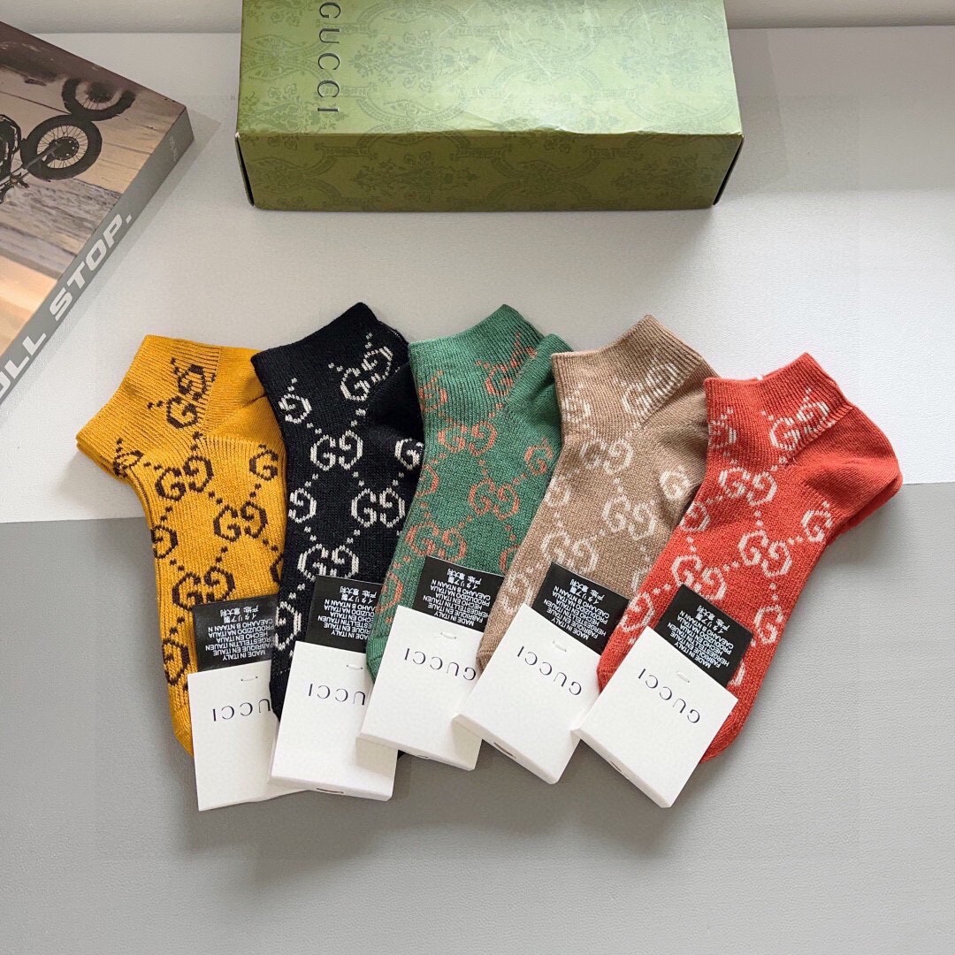 GUCCI 刺繍ソックス GUCCI - 新品未使用 GUCCI フラワー刺繍メッシュソックス 20