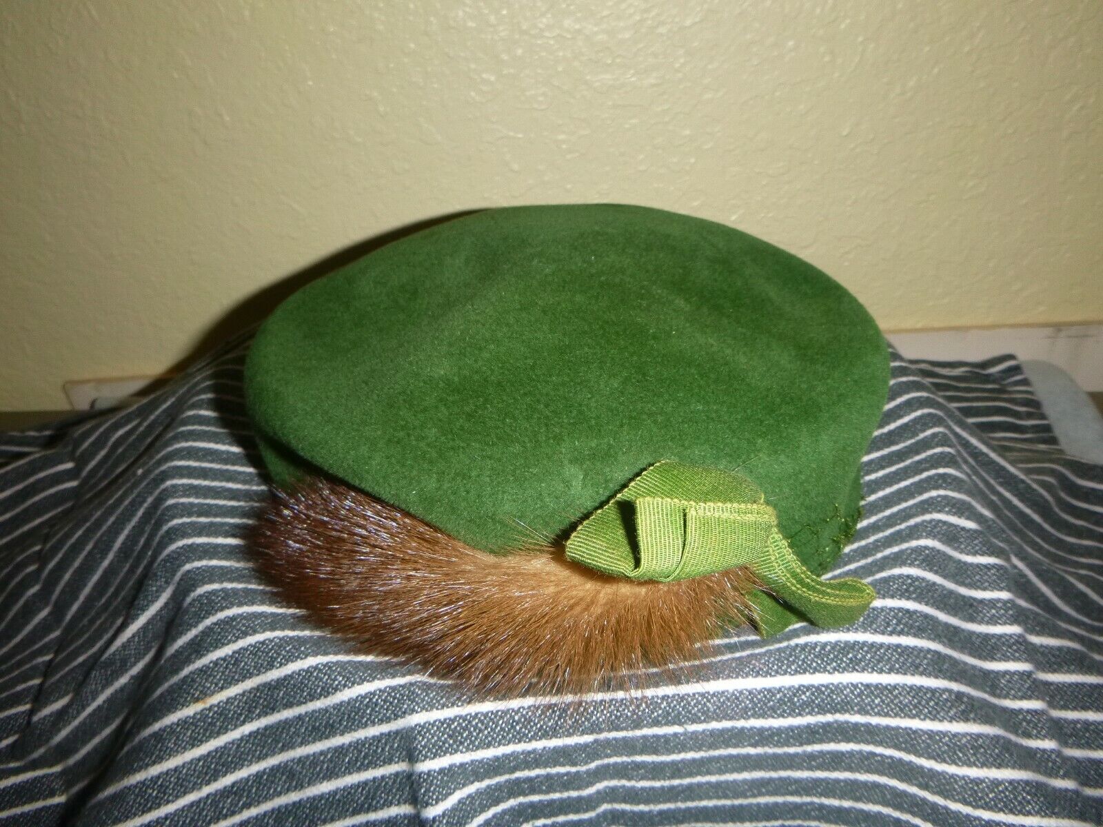 Vintage Registered B&B Genuine Velour Green Hat w… - image 1