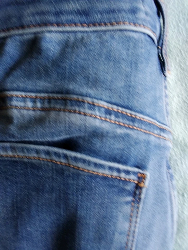 Ladies Mid Wash Ultimate Wonder Fit Skinny Jeans Size 12 Short. W 28.5in L 25in - Image 3 of 3