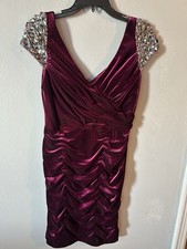hailey by adrianna papell dress Prom Or Evening Wear. Size 8. Burgundy Velvet