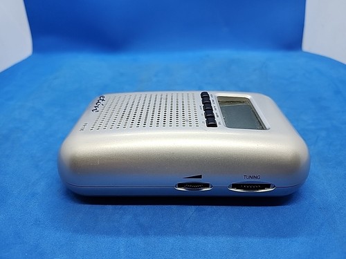 Eton FR100 Blackout Buddy Radio & Light for Backup Weather Emergency Outage - Picture 3 of 10
