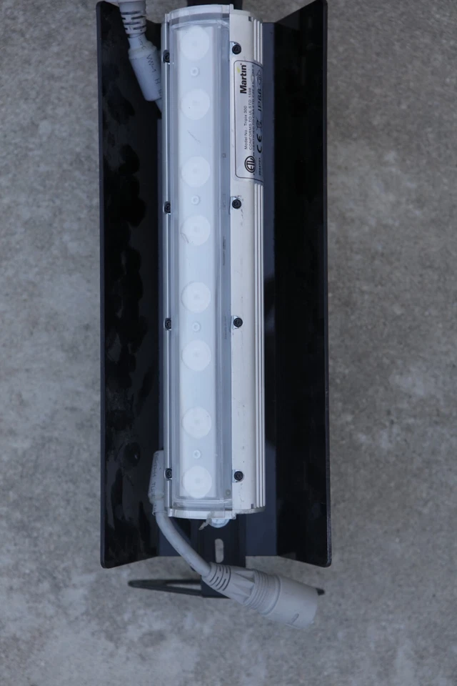 Martin Tripix 300 RGB LED Light IP66. Tricolor 24 VDC 48 Watts Pair - Image 4 of 4