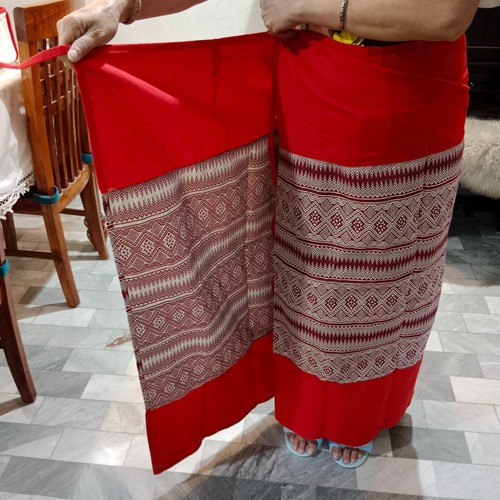 Thai embroidered sarong fabric adjusted by rope. Easy to wear & beautiful - Picture 6 of 12