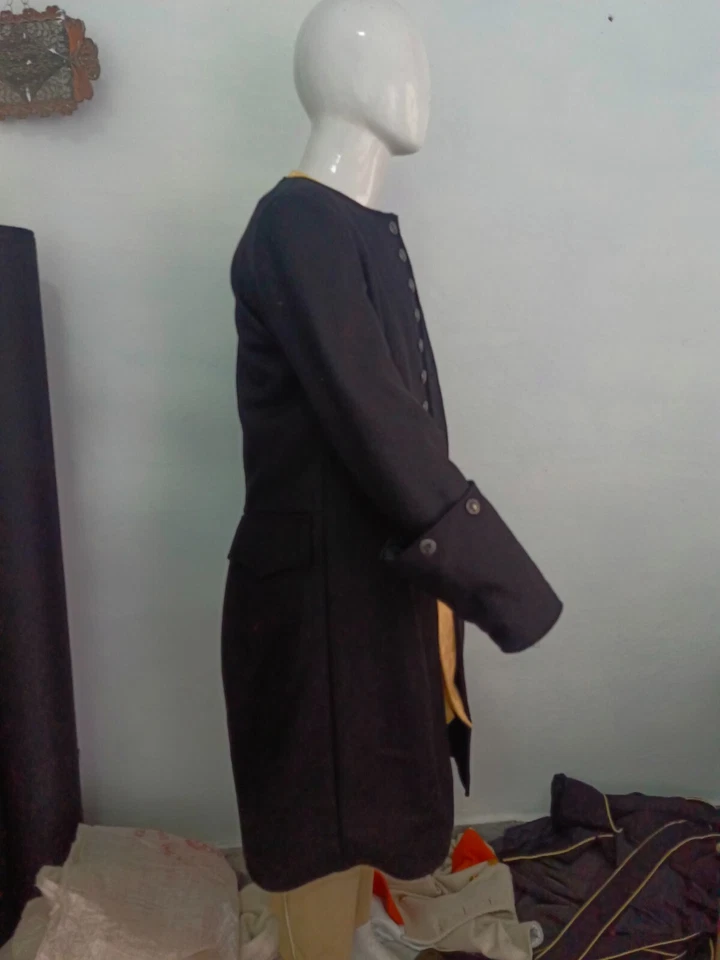 Nuevo abrigo levita victoriano de lana de caballero marrón del siglo XVIII para hombre y chaleco dorado Foto 4 de 4