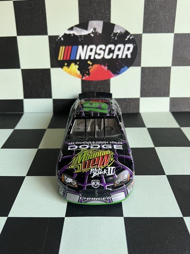 NASCAR 1:24 2005 Mountain Dew Pitch Black Jeremy Mayfield #19 - Picture 3 of 4