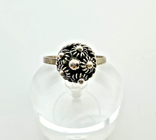 Vintage  Sterling Silver .925 Made in Mexico Rosettes top  - 2.6 Grams  Size 8.5