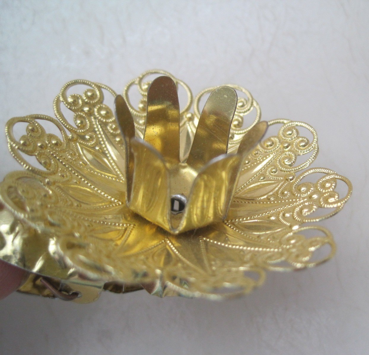 Lot of 8 Christmas Tree Candle Holder Clips Gold Tone Filigree Metal Ornaments