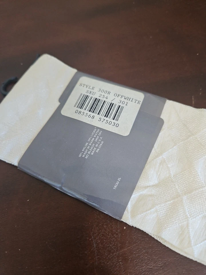 Vintage New In Package Trouser Socks 2 Pair Size 9-11 Unisex White & Off-White - Image 3 of 4