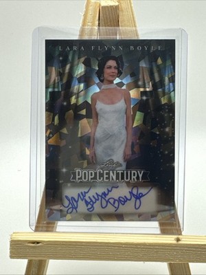 2026 Leaf Pop Century Lara Flynn Boyle Silver Prismatic Auto # d 14/25