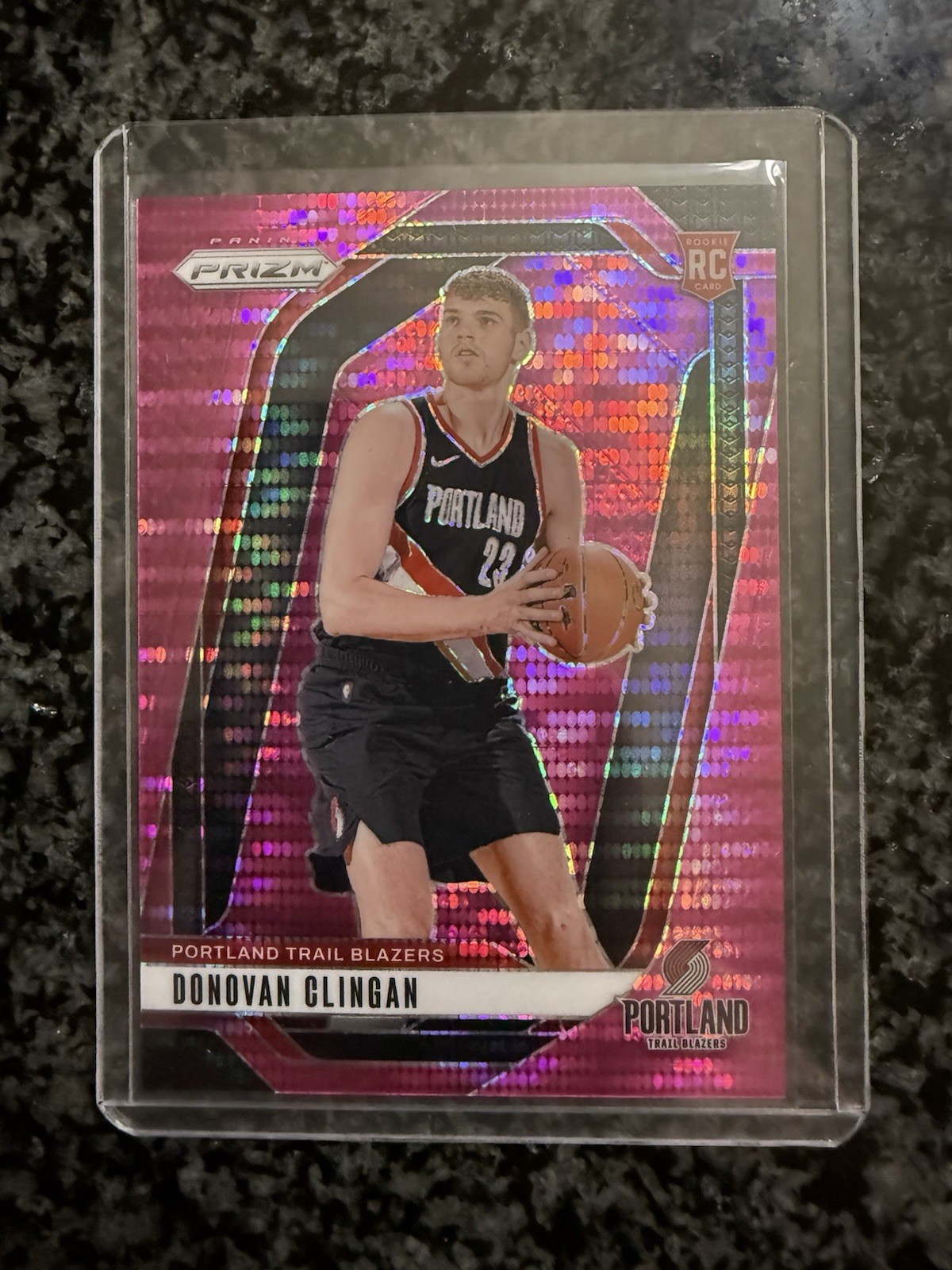 2024-25 Prizm Donovan Clingan Pink Pulsar #/42 Rookie RC #221 Trail Blazers