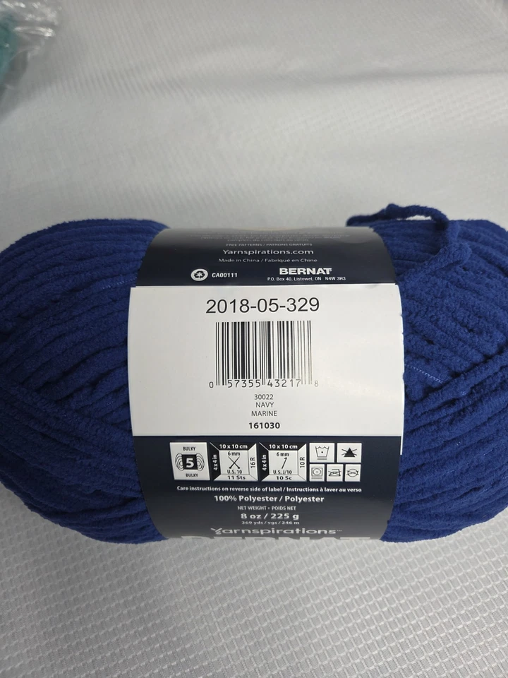 Bernat Paw blanket yarn 8 oz  Navy Marine Blue Pet Friendly NEW - Image 2 of 4