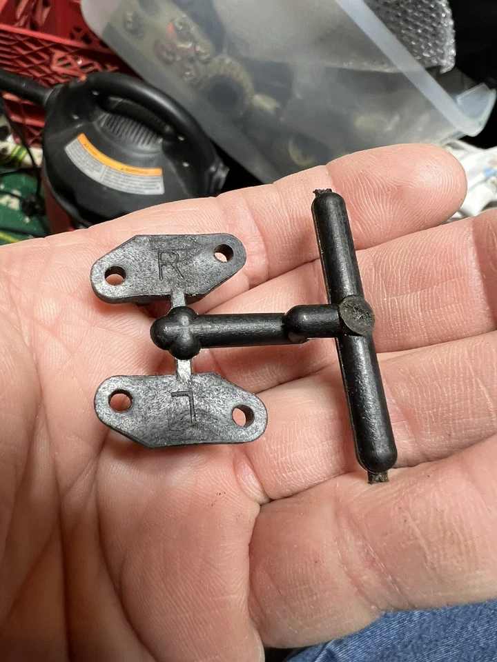 Soportes de brazo de control superior Kyosho Optima de colección nuevos en árbol Foto 3 de 3