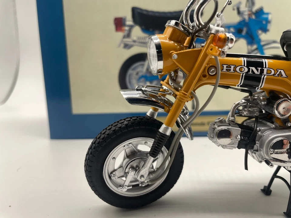 Ebbro 1:10 Scale DieCast Model Dax Honda ST50 1969 Motorcycle Gold New in Box - Image 4 of 4