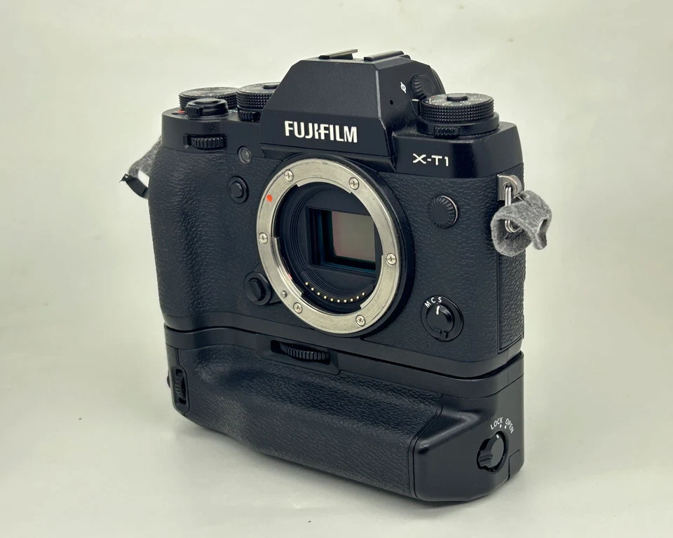 Fujifilm X-T1 16.3MP Digital SLR Camera w/ FujiFilm XF 18-55mm F2.8-4 R - Image 3 of 4