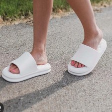 J/Slides NYC White Beach Slides EVA Serene Sandals Sz 7 / S26267