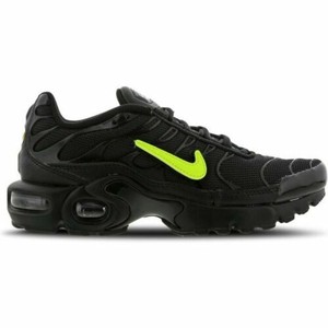lime green nike trainers