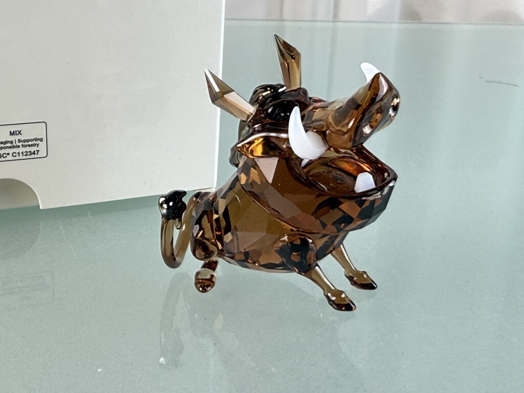 Figura Swarovski 5681582 Disney El Rey León Pumba 5,6 cm. Producto nuevo 