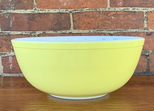 Vintage #404 Pyrex Large 10" Nesting Mixing Bowl Primary Color Yellow 4 Qt