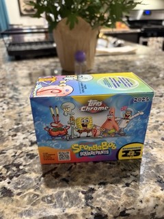 Topps 2025 Chrome SpongeBob SquarePants Trading Card Box 28 Cards