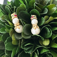 Vintage Avon adorable snowman clip on earrings Gold tone
