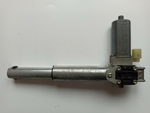 BMW Antrieb Stellmotor Sitzverstellung vorne rechts 8320447 0390203230 7075944
