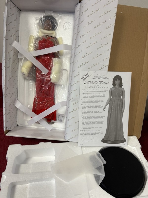 The Danbury Mint Michelle Obama Inaugural Ball RED 2013 Porcelain Doll in Box