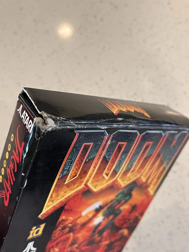 Atari Jaguar - Doom - Complete w/ Manual and Overlay - Image 4 of 4