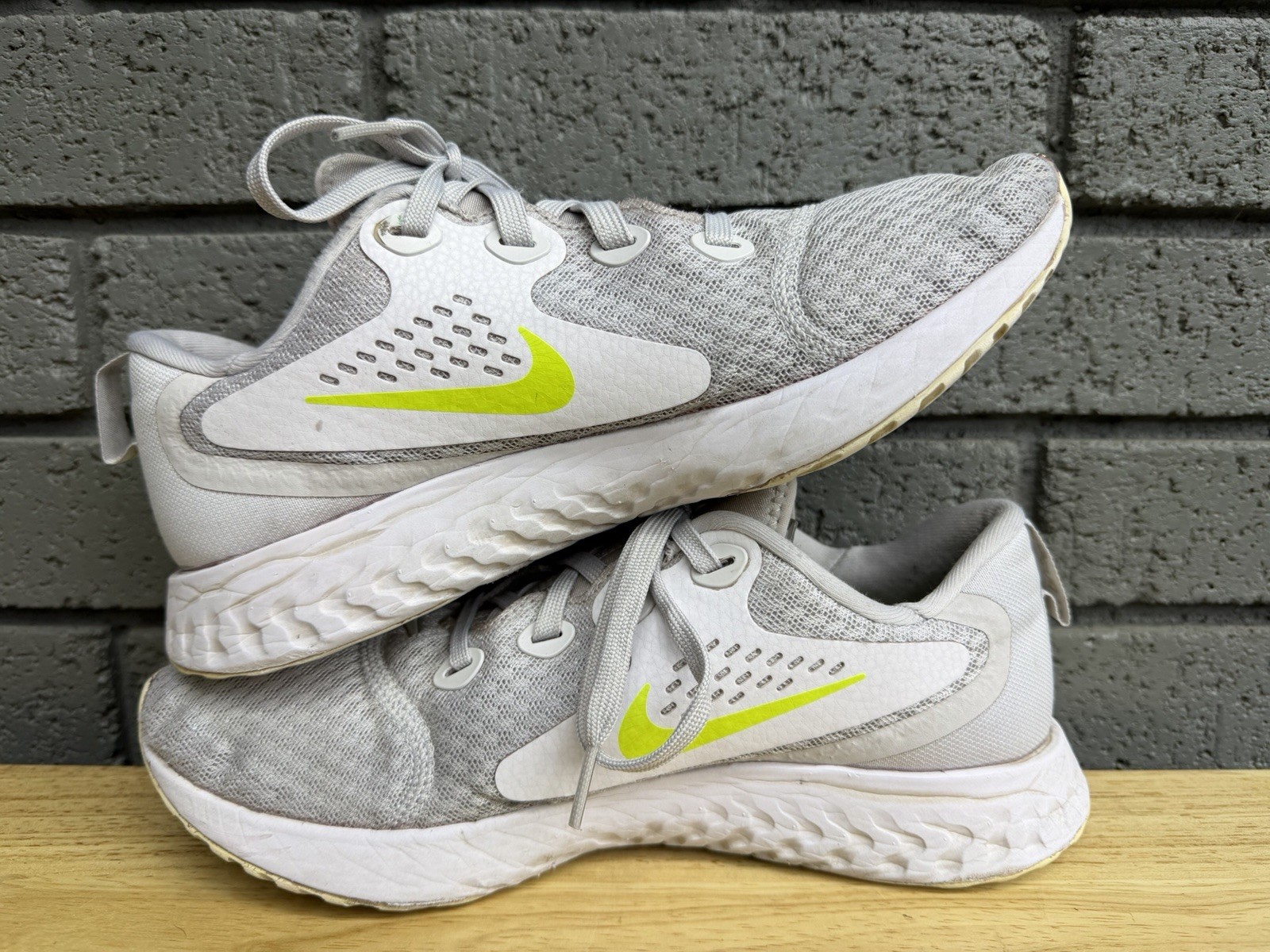 NIKE LEGEND REACT Gray White Running Athletic Sho… - image 4