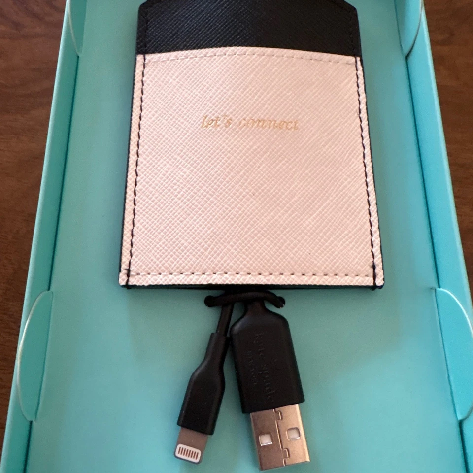 Cable de carga portátil Kate Spade New York para iPhone iPad iPod NUEVO niño universitario Foto 3 de 4