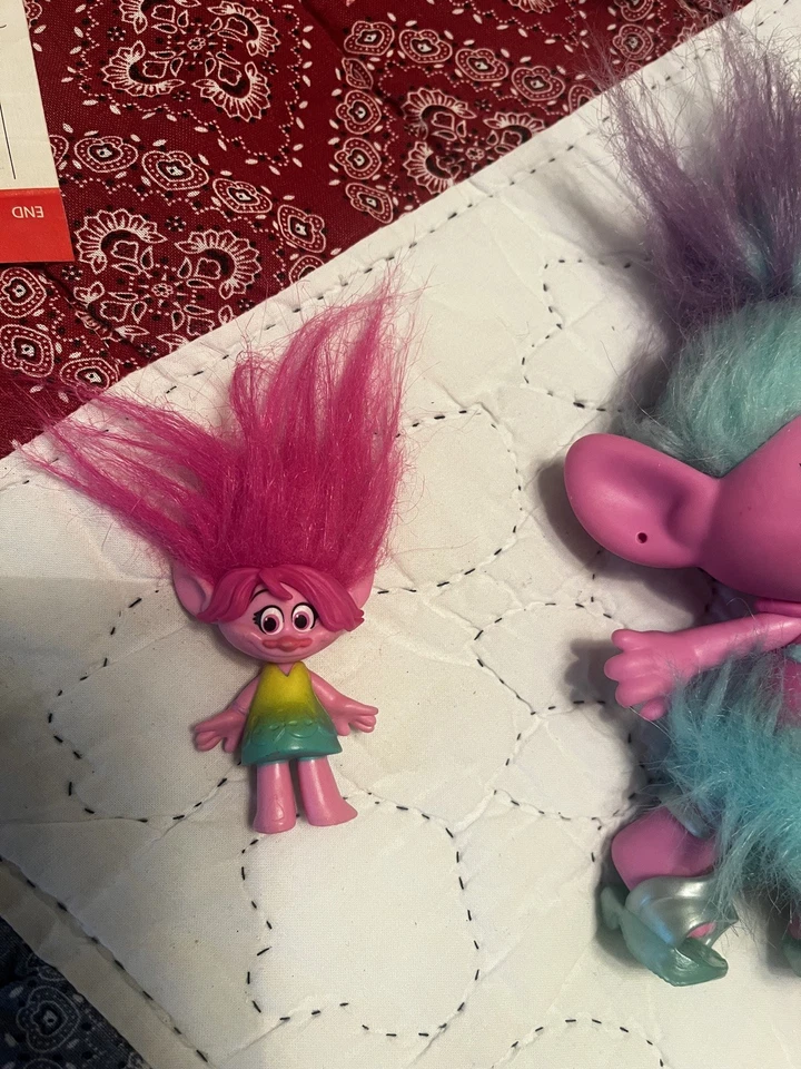 Lote de 2 figuras de muñecas Trolls Satin and Chenille 2015 DreamWorks 2 muñecas de bonificación Foto 2 de 4