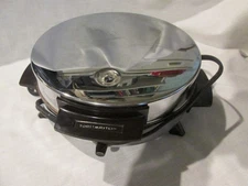 Vintage Toastmaster Waffle Iron Maker Baker Non Stick Chrome W252A Round 8