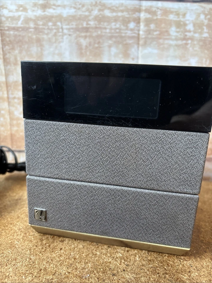 SOUNDFREAQ SOUND RISE SFQ-08 Wood Effect BLUETOOTH SPEAKER ALARM CLOCK RADIO(FM) - Image 2 of 4