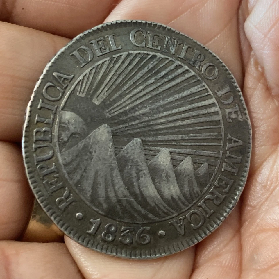 República de Centro América 8 Reales (26,62 gramosg) 1836 Guatemala Ensayador - Image 3 of 4