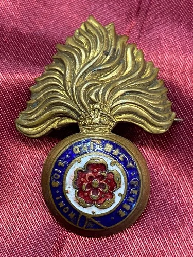 WW1/2 Royal Fusiliers Enamel Sweetheart Brooch w/fixing