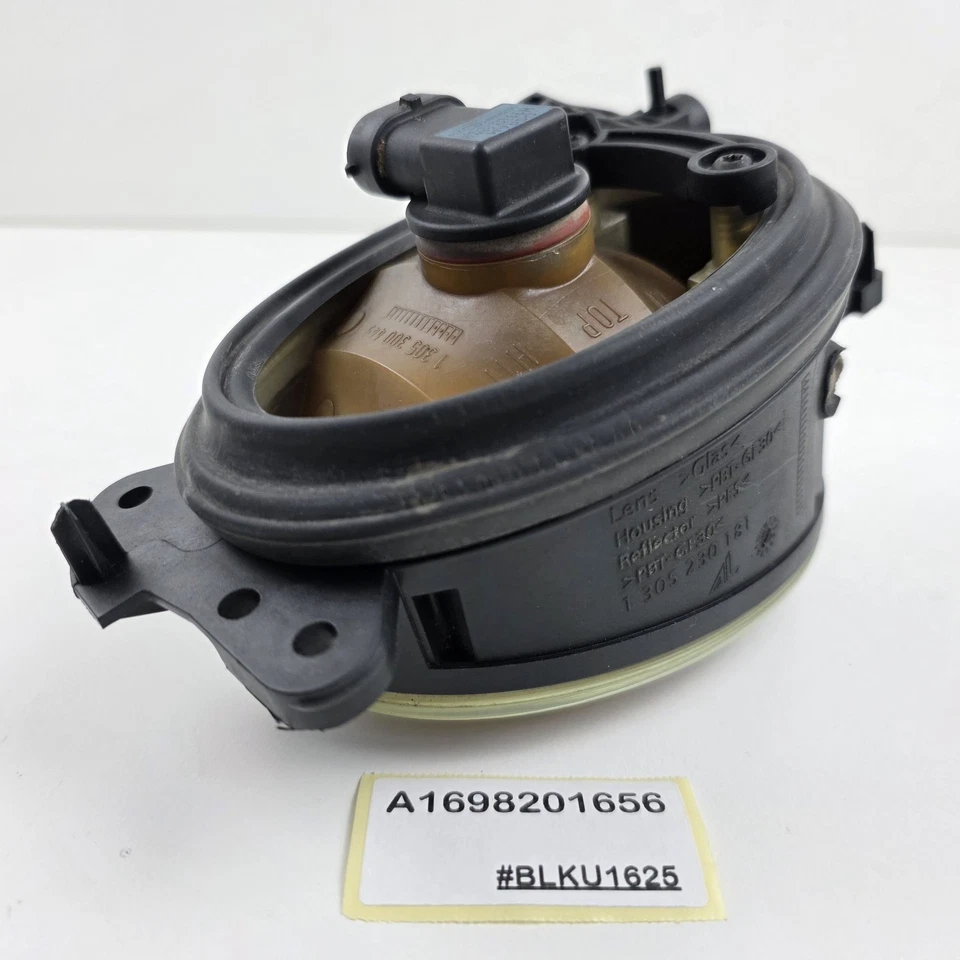 2006-2010 Mercedes-Benz C350 Front Right Fog Light A1698201656 - Image 4 of 4