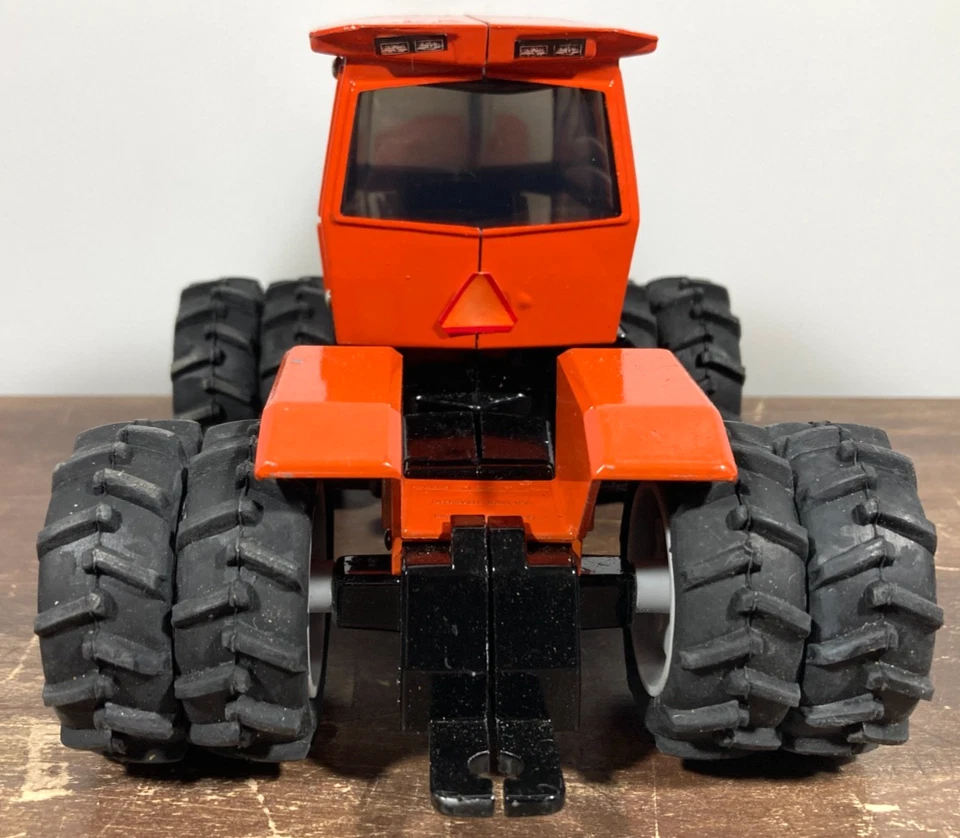 Ertl Allis-Chalmers 1983 4W-305 Tractor Diecast 1/32 Scale w/ Bad Box 4wd Duals - Image 3 of 4