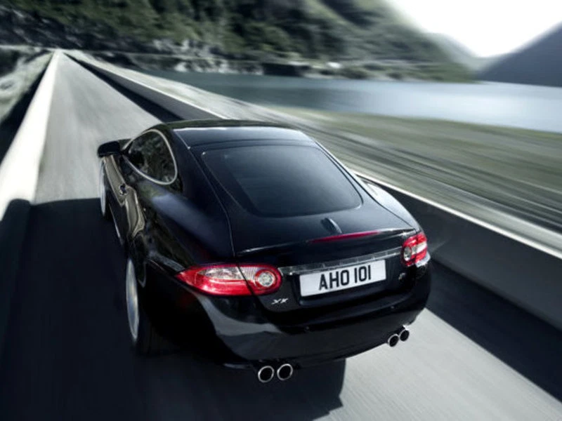 ANTENA FICTICIA AÉREA ALETA DE TIBURÓN ESTILO JAGUAR PINTADA NEGRA Foto 3 de 3